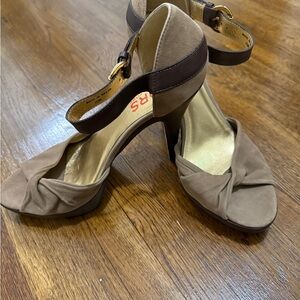 Michael Kors Elegant Brown Heels